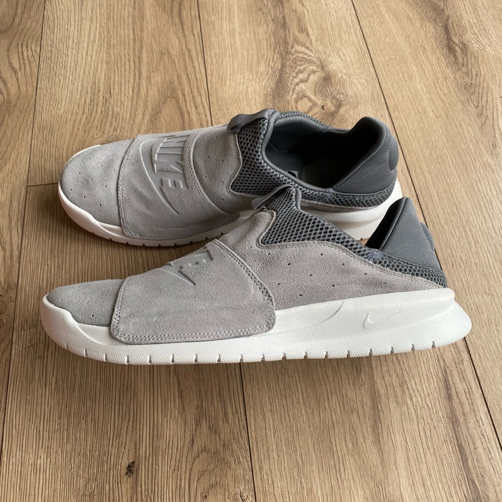 Brand new Nike Benassi Sneakers